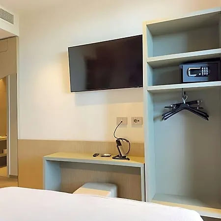 Continental Hotel 3*